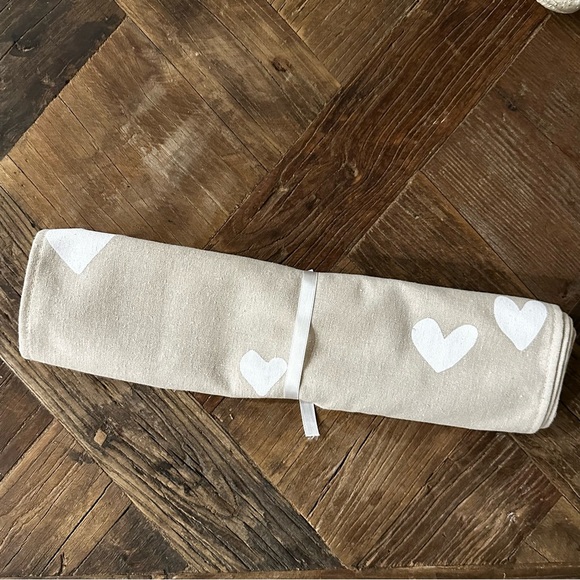 Target Heart Patterned Target Runner - Picture 4 of 9